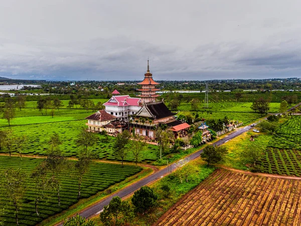 位于越南嘉莱的 Buu Minh 塔的空中景观 越南宝塔的皇家优质免费股票形象景观 宗教和景观概念 — 图库照片