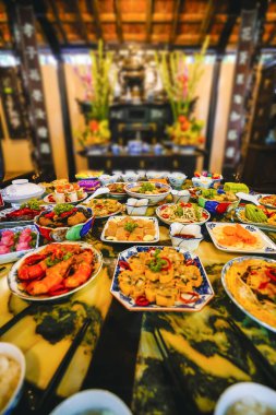 Vietnam Tatili 'nin geleneksel mutfağı. İlkbaharda Tet bayramı için Vietnam yemeklerinin şaşırtıcı olması, ay yeni yılında geleneksel yemektir. Gıda ve Tet bayram konsepti