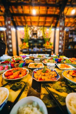 Vietnam Tatili 'nin geleneksel mutfağı. İlkbaharda Tet bayramı için Vietnam yemeklerinin şaşırtıcı olması, ay yeni yılında geleneksel yemektir. Gıda ve Tet bayram konsepti