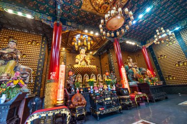 Ho Chi Minh, Vietnam - 26 Aralık 2020: Thousand Buddha Temple veya Chua Van Phat pagoda in District 5, Ho Chi Minh City, Vietnam