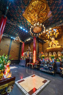 Ho Chi Minh, Vietnam - 26 Aralık 2020: Thousand Buddha Temple veya Chua Van Phat pagoda in District 5, Ho Chi Minh City, Vietnam