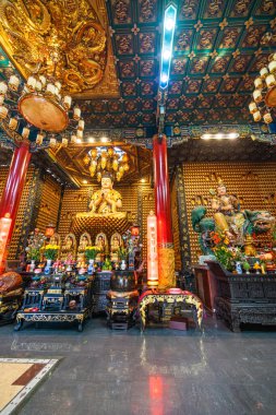 Ho Chi Minh, Vietnam - 26 Aralık 2020: Thousand Buddha Temple veya Chua Van Phat pagoda in District 5, Ho Chi Minh City, Vietnam