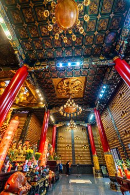 Ho Chi Minh, Vietnam - 26 Aralık 2020: Thousand Buddha Temple veya Chua Van Phat pagoda in District 5, Ho Chi Minh City, Vietnam