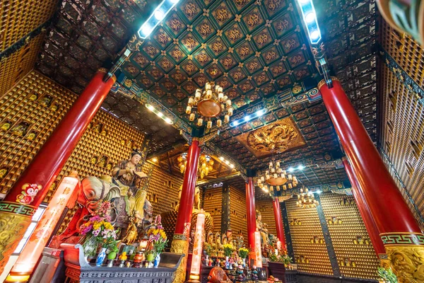 Ho Chi Minh, Vietnam - 26 Aralık 2020: Thousand Buddha Temple veya Chua Van Phat pagoda in District 5, Ho Chi Minh City, Vietnam