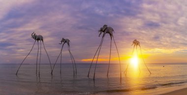 Phu Quoc plajında güzel gün batımı manzarası, Vietnam.