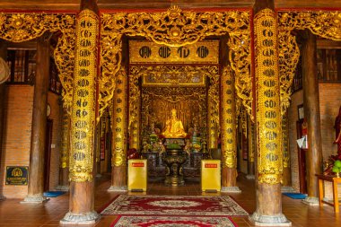 Phu Quoc Adası, Vietnam - 10 Ocak 2021: Ho Quoc pagoda 'nın (Vietnamca adı Truc Lam Thien Vien) geniş açılı görünümü, dağdaki büyük guanyin bodhisattva heykeli, Phu Quoc Adası, Vietnam