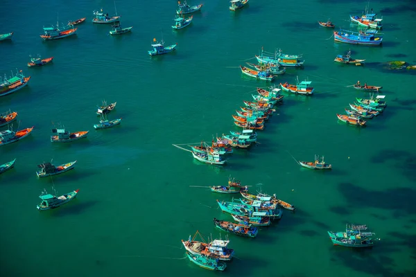 Vista Aérea Los Barcos Pescadores Tradicionales Alineados Puerto Thoi Ciudad —  Fotos de Stock