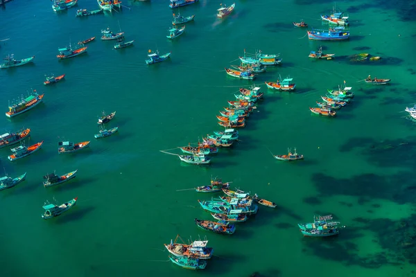 Vista Aérea Los Barcos Pescadores Tradicionales Alineados Puerto Thoi Ciudad — Foto de Stock