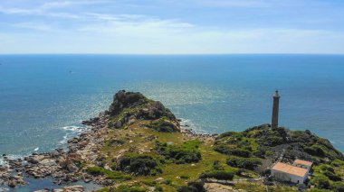 Mui Ne 'deki Ke Ga plajı, Phan Thiet, Binh Thuan, Vietnam. Ke Ga Cape ya da deniz feneri, Binh Thuan Eyaleti 'nin başkenti La Gi' ye gelen ziyaretçilerin en sevdiği yerdir. Seçici odaklanma. Seyahat kavramı.