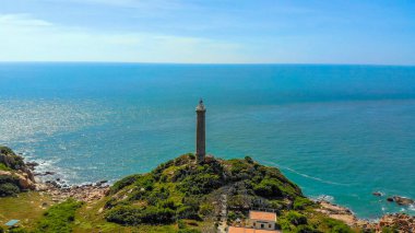 Mui Ne 'deki Ke Ga plajı, Phan Thiet, Binh Thuan, Vietnam. Ke Ga Cape ya da deniz feneri, Binh Thuan Eyaleti 'nin başkenti La Gi' ye gelen ziyaretçilerin en sevdiği yerdir. Seçici odaklanma. Seyahat kavramı.