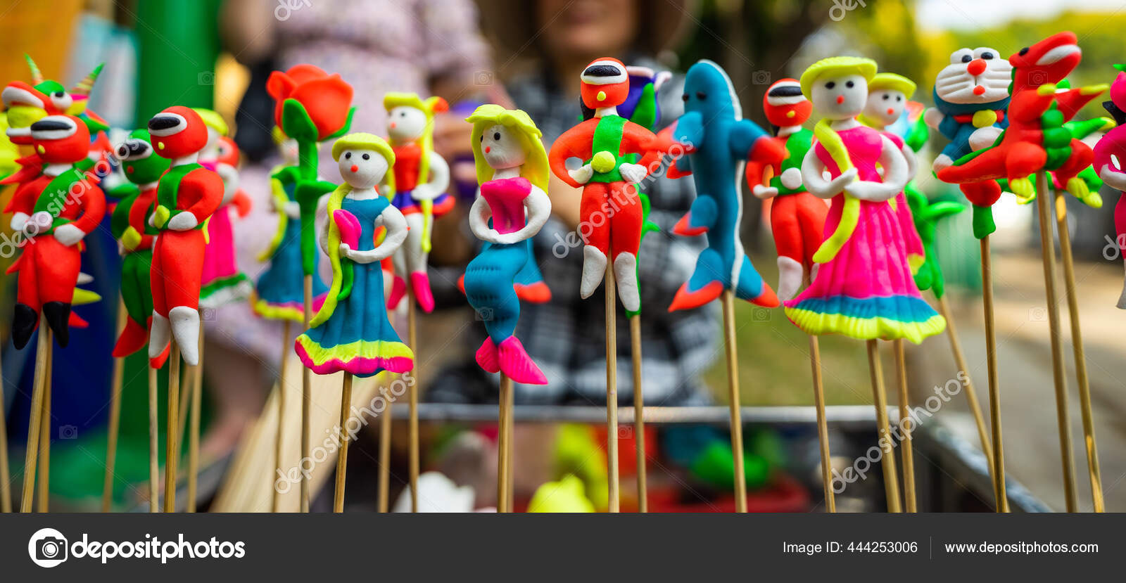 https://st2.depositphotos.com/31662992/44425/i/1600/depositphotos_444253006-stock-photo-toy-figurine-traditional-toy-children.jpg