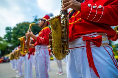 Müzisyen çalan bando, Vietnam 'da Tet bayramında enstrümanlar. Seçici odak.