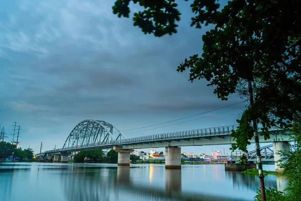 Schöner Sonnenuntergang Auf Der Neuen Und Alten Binh Loi Brücke — Stockfoto