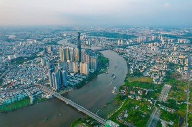 Ho Chi Minh City 'nin gökdelenleri ve şehir merkezindeki Ho Chi Minh şehrinin havadan görünüşü. Gelişmiş Vietnam 'daki finans ve iş merkezleri.