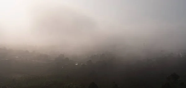 Rayos Sol Neblina Valle Ciudad Bao Loc Lado Opuesto Iglesia — Foto de Stock