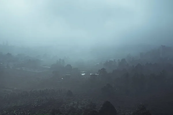 Raggi Sole Nebbia Valle Sulla Città Bao Loc Lato Opposto — Foto Stock