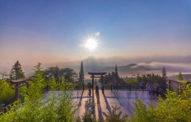 Linh Quy Phap an pagoda 'nın güzel gündoğumu manzarası, Bao Loc şehri, Lam Dong bölgesi, Vietnam. Seyahat ve manzara konsepti