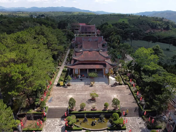 공중에서 파고다 Bat Nha Pagoda 베트남의 Lam Dong Province 사진의 — 스톡 사진