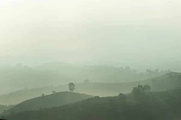 Вид Местную Вершину Гору Тумане Рядом Пагодой Лин Куи Фап — стоковое фото