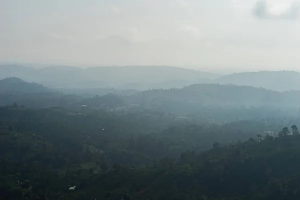 Prachtig Uitzicht Lokale Vallei Berg Mistige Buurt Linh Quy Phap — Stockfoto