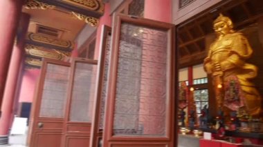 Che Kung Tanrı heykeli