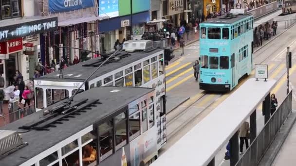 Tráfego em Hong Kong com ônibus de dois andares . — Vídeo de Stock