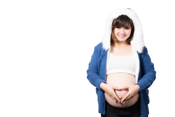 Retrato de la hermosa mujer embarazada de 9 meses con corazón de — Foto de Stock