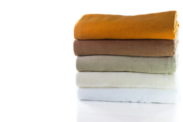 Mucchio di asciugamani puliti colorati — Foto Stock