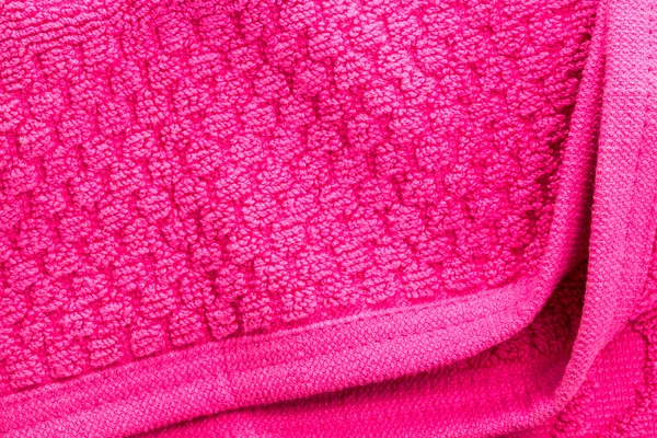 质地柔软的粉红色的浴巾折叠与空白空间 — 图库照片