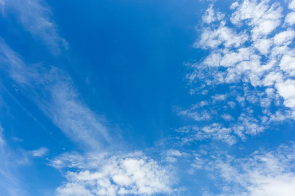 Nube en el cielo azul fondo abstracto — Foto de Stock