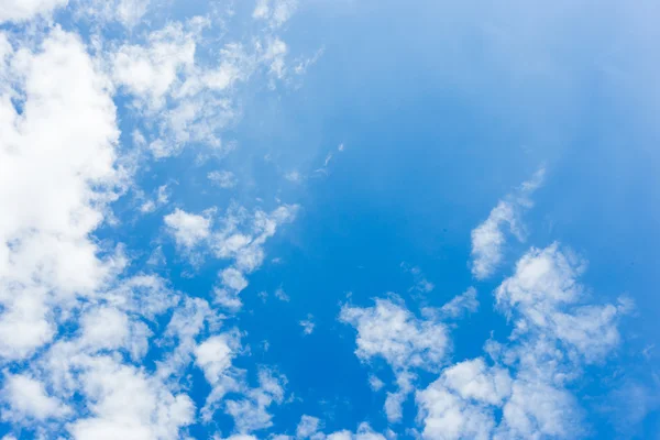 Nube en el cielo azul fondo abstracto — Foto de Stock