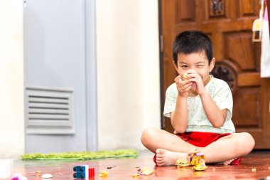 Çocuklar çocuk oyun kil oyuncakları evde ile