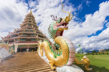 Ejderha heykeli Pagoda Wat Huay pla kang ile