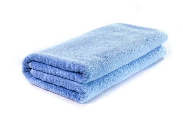 Asciugamano da bagno morbido azzurro isolato su sfondo bianco Foto Stock Royalty Free