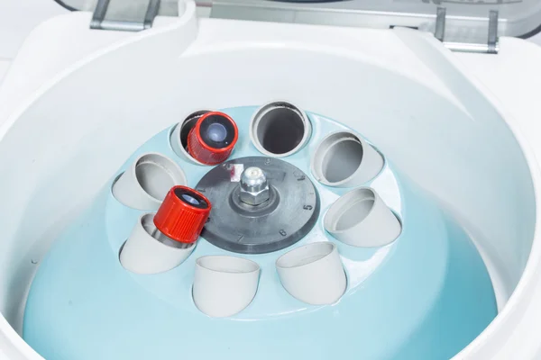 Elektroniska medicinska blod centrifug i laboratorium — Stockfoto