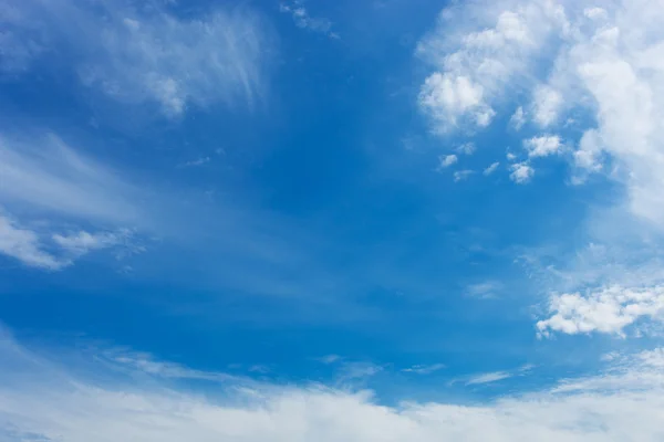 Nube en el cielo azul fondo abstracto — Foto de Stock