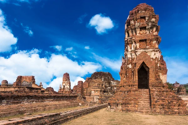 Arquitectura religiosa de Las ruinas de los Jedi o pagoda en Wat — Foto de Stock