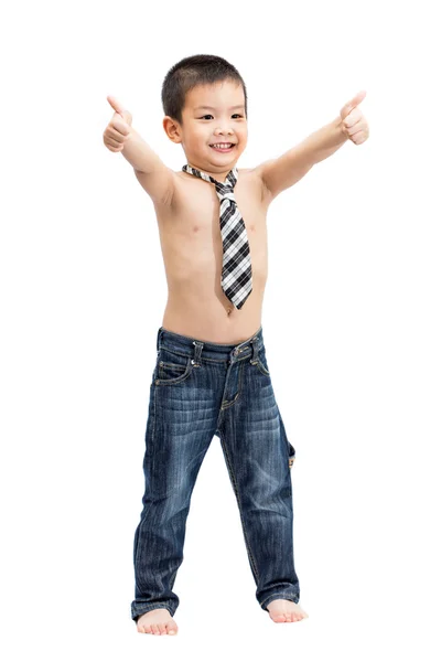 Маленький красивый азиатский мальчик портрет без рубашки с галстуком шоу — стоковое фото