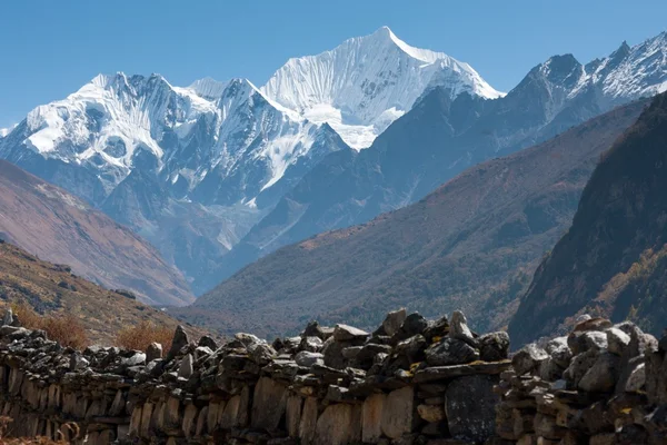 Mani Wall in Langtang Valley, Langtang National Park, Rasuwa Dsitrict, Nepal — Stock Photo, Image