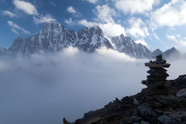 Lobuche ピーク カラパタール、ラブ Khumbu、ネパールからのビュー — ストック写真