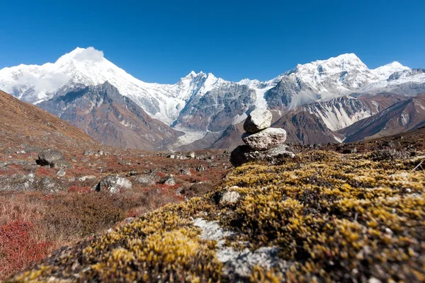 Widok z doliny Langtang z Mt. Langtang Lirung w tle, Langtang, Bagmati, Nepal — Zdjęcie stockowe