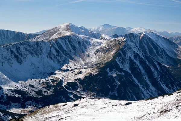 Vale coberto de neve no Alto Tatras, Eslováquia — Fotografia de Stock