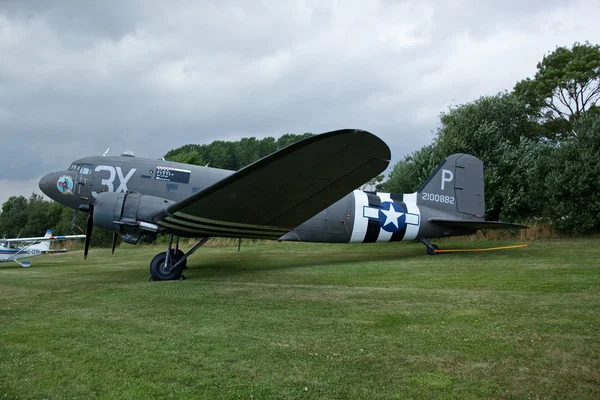 Dakota bombplan på en lincolnshire air show. — Stockfoto