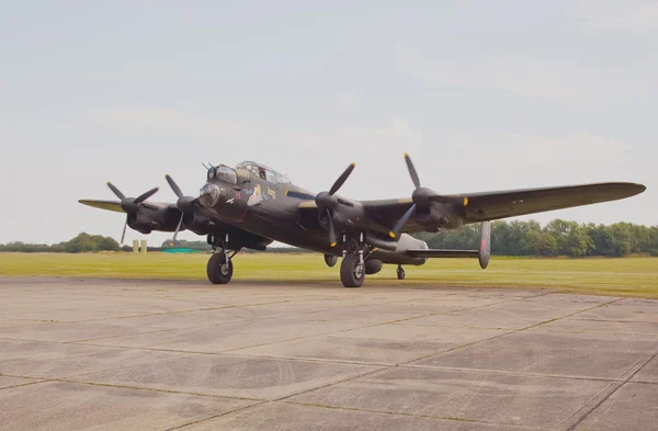 Powrót z taksówki uruchomić, bombowiec lancaster. — Zdjęcie stockowe