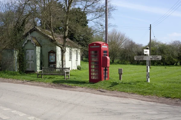 The village green Stainton Le Vale, Lincolnshire Wolds, England, U — стоковое фото