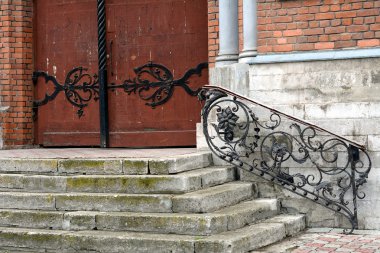 Merdiven ve katedral eski kapısı
