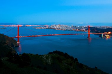 Geceleri Golden Gate Köprüsü