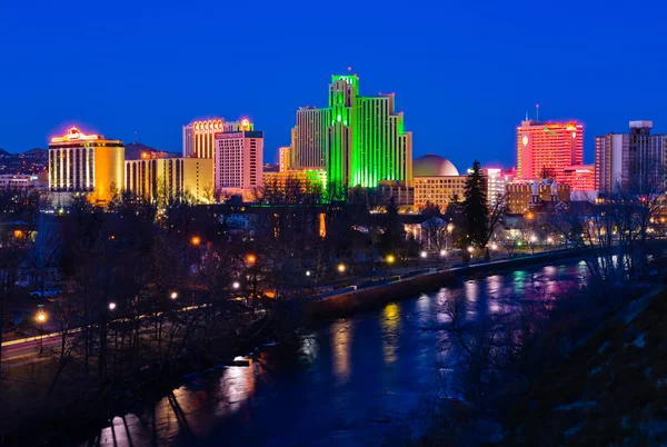 Reno stad bij nacht — Stockfoto