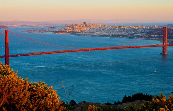 Golden Gate Bridge at sunset — Stock Photo, Image