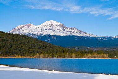 Mount Shasta kışın
